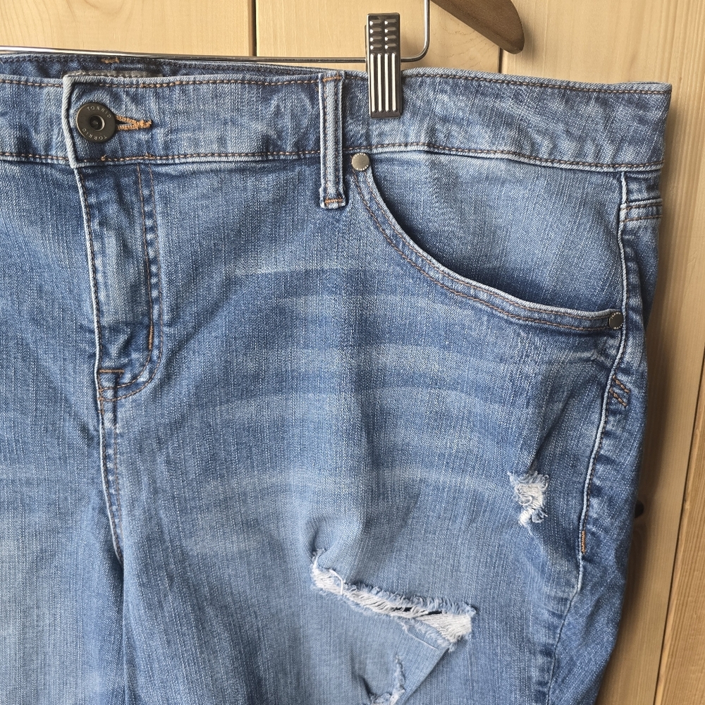 Torrid Boyfriend Bermuda Vintage Stretch Denim Short Distressed Womens Size 26 - Picture 6 of 12